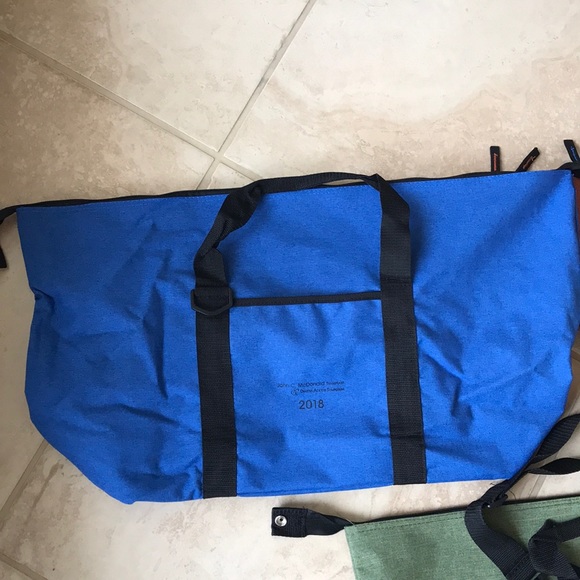 A bundle of three duffel  bag - Picture 4 of 16